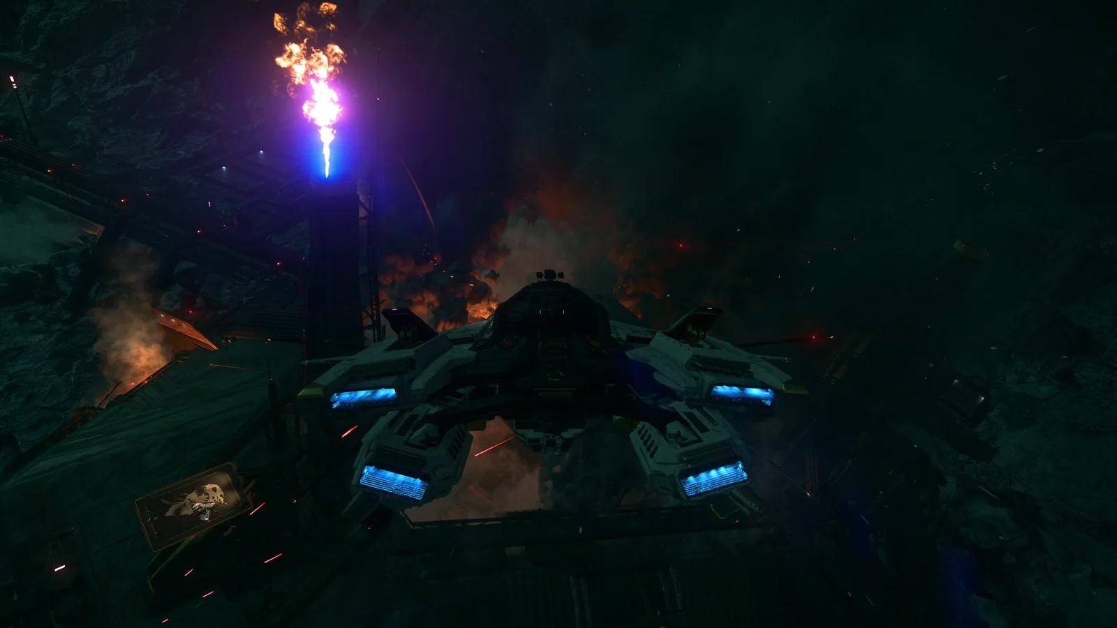 RSI Perseus avec le skin Hieron attaquant des chasseurs Vanduuls avec ses PDC en arrivant à la station QV Breaker détruite